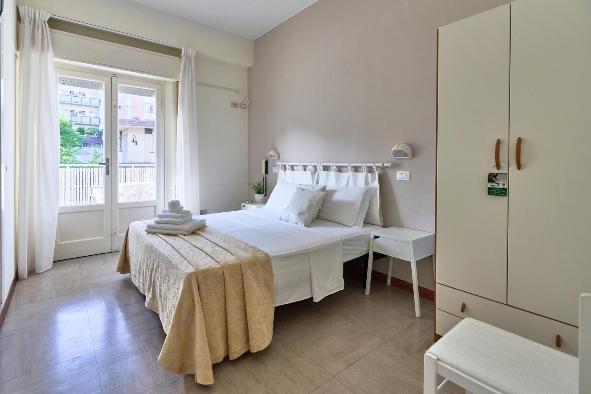 Hotel Bruna B&B ミラノ・マリッティマ エクステリア 写真