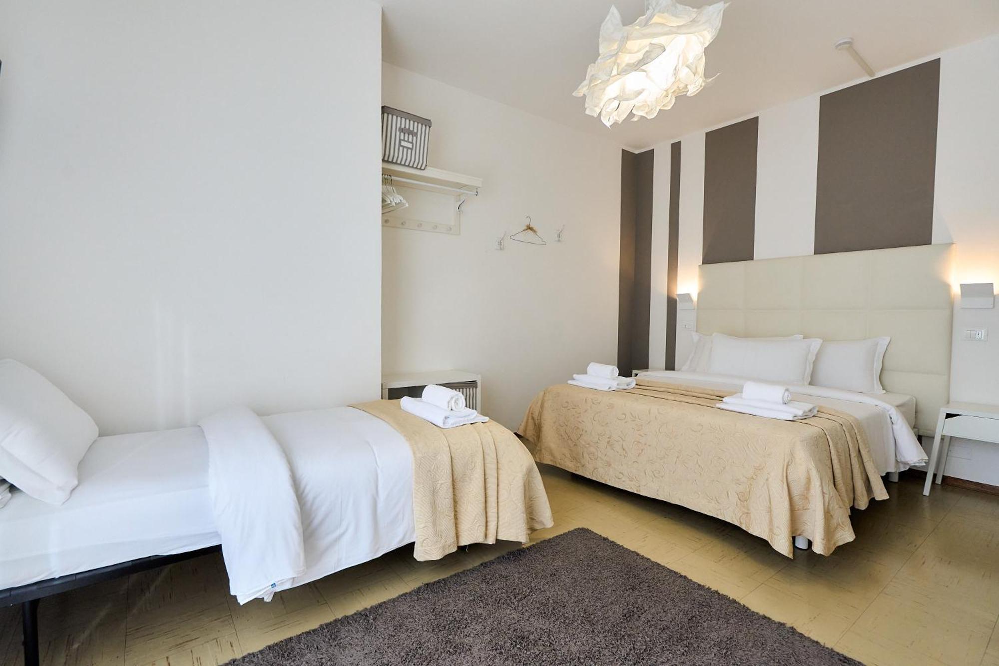 Hotel Bruna B&B ミラノ・マリッティマ エクステリア 写真