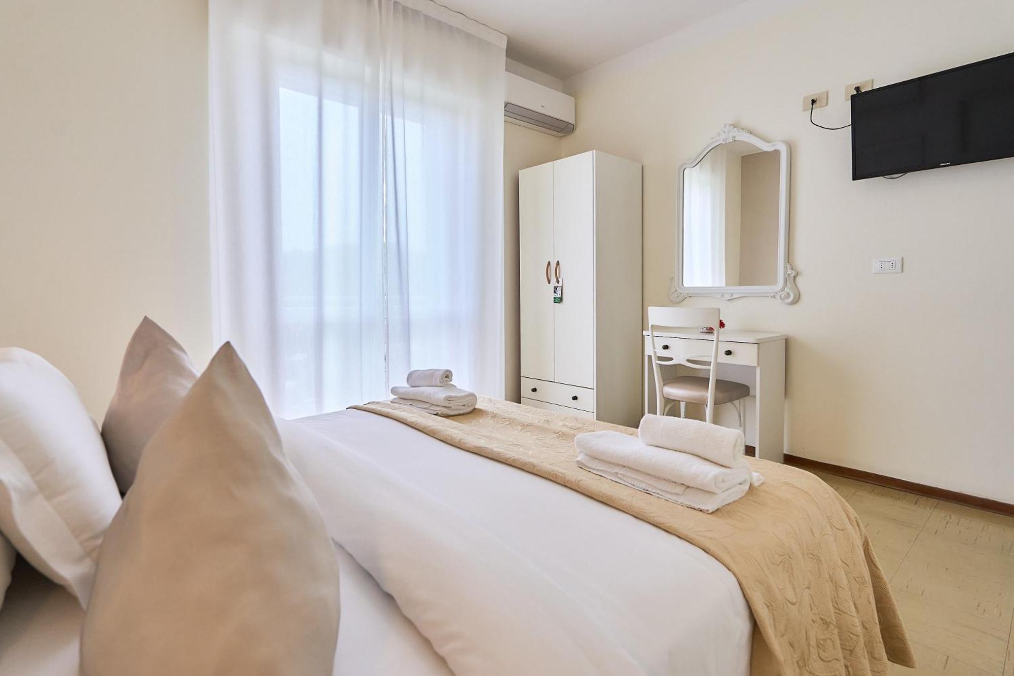 Hotel Bruna B&B ミラノ・マリッティマ エクステリア 写真