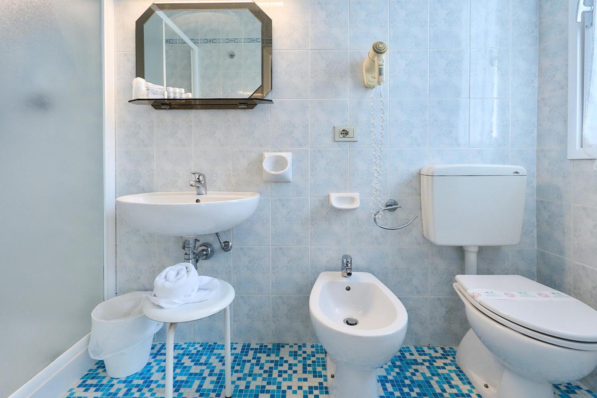 Hotel Bruna B&B ミラノ・マリッティマ エクステリア 写真