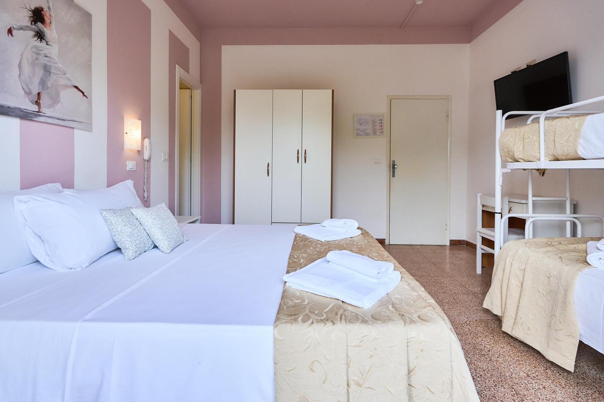 Hotel Bruna B&B ミラノ・マリッティマ エクステリア 写真