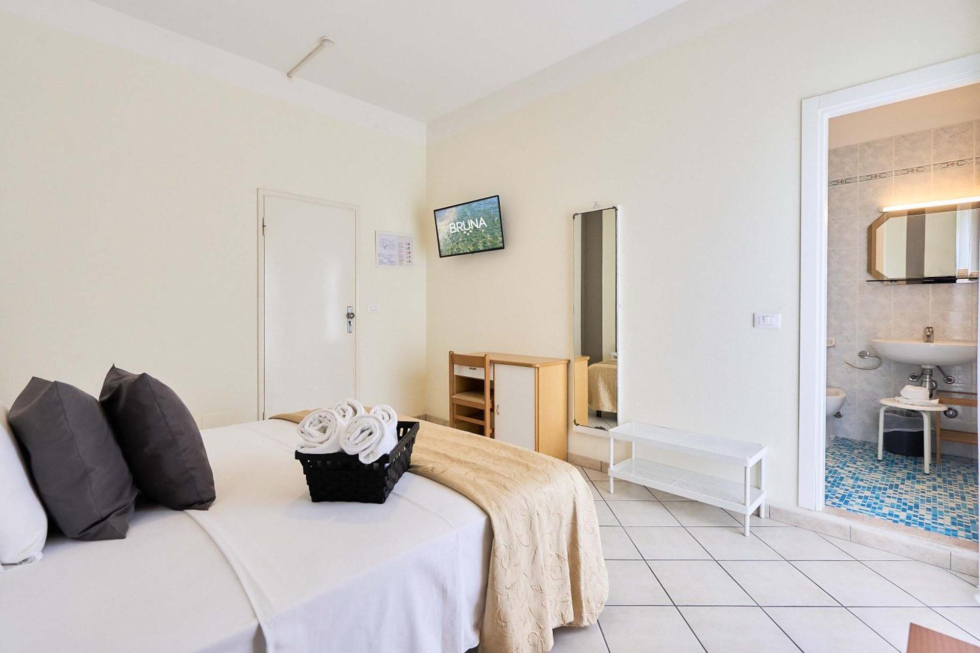 Hotel Bruna B&B ミラノ・マリッティマ エクステリア 写真