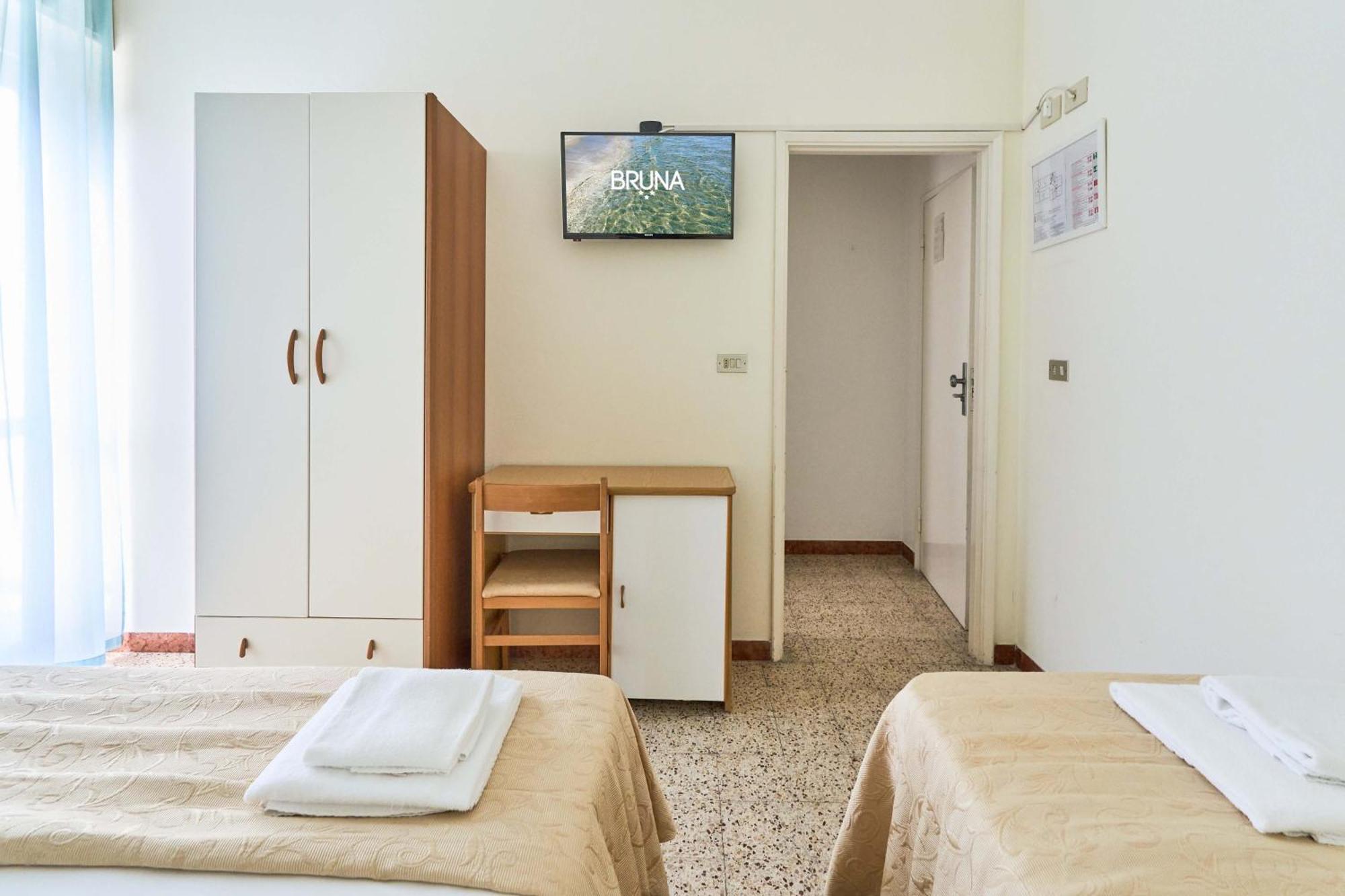 Hotel Bruna B&B ミラノ・マリッティマ エクステリア 写真