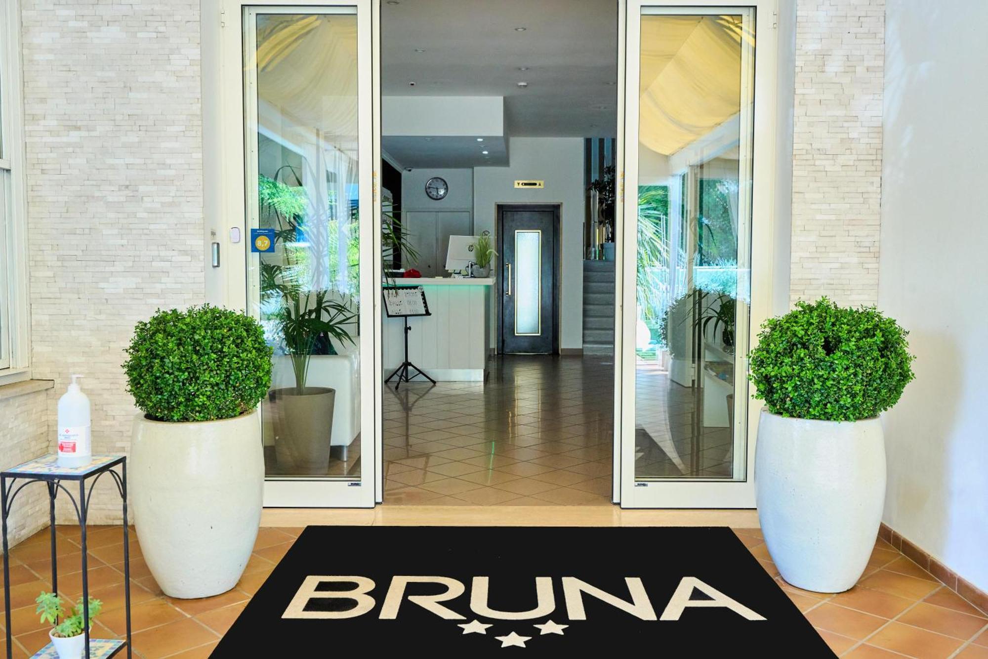Hotel Bruna B&B ミラノ・マリッティマ エクステリア 写真