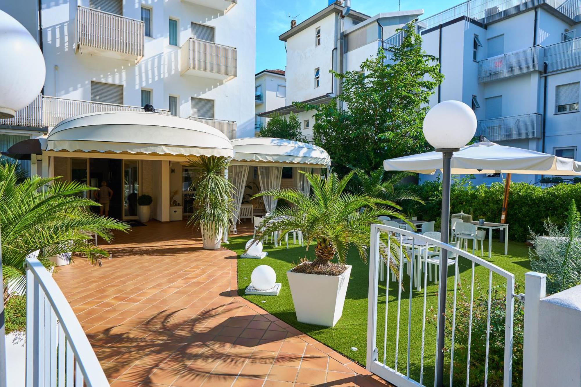 Hotel Bruna B&B ミラノ・マリッティマ エクステリア 写真