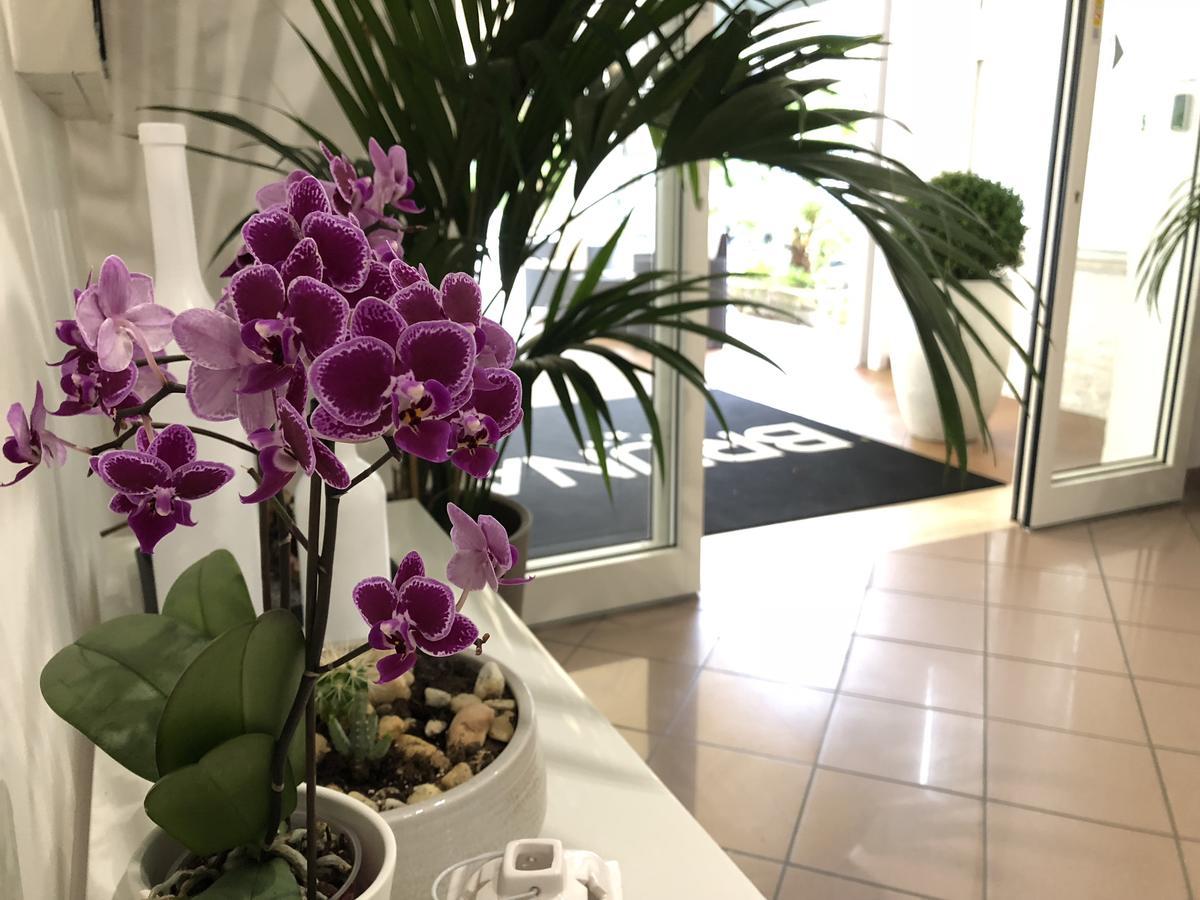 Hotel Bruna B&B ミラノ・マリッティマ エクステリア 写真